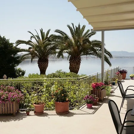 Theoxenia Λουτράκι