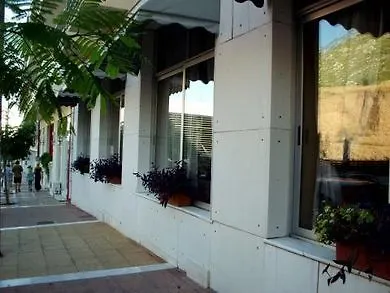 Theoxenia Ξενοδοχείο Λουτράκι