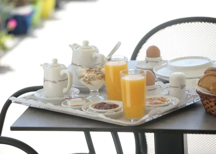 Theoxenia מלון לוטראקי