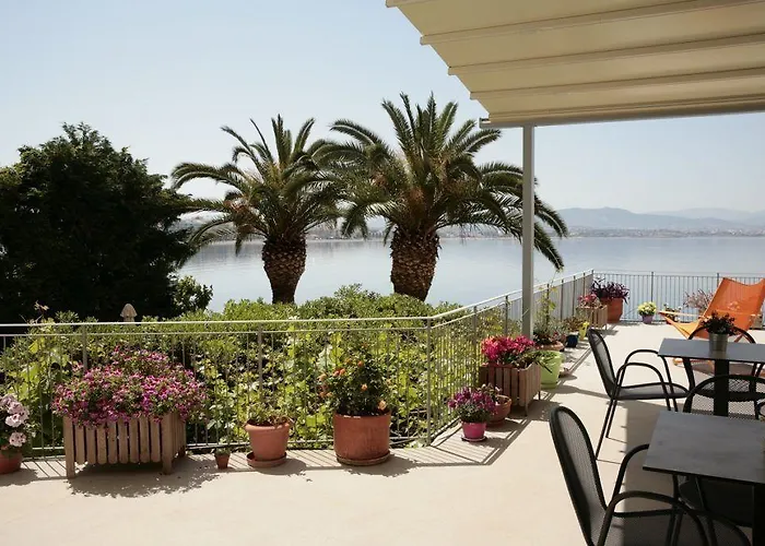 Theoxenia לוטראקי