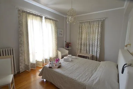 Theoxenia Λουτράκι