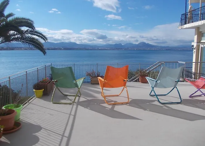 Theoxenia מלון לוטראקי